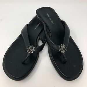 naturalizer flip flop sandals